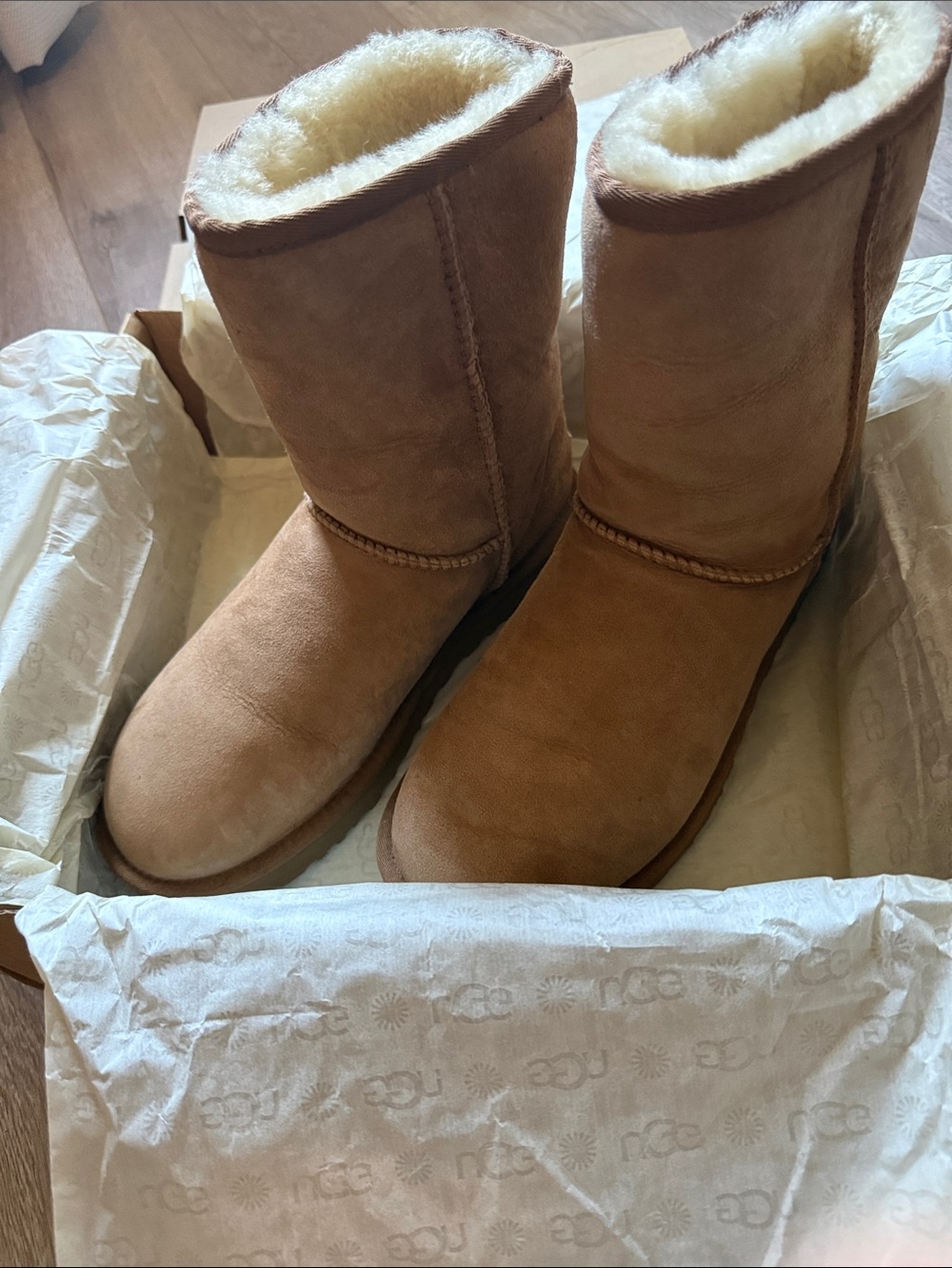 UGG Classic Short Shearling-Lined Boots - Chestnut